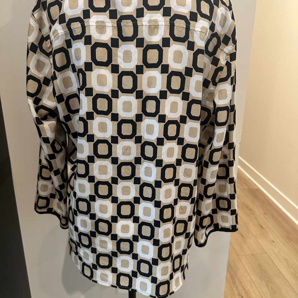 🩵New York & Company Black and Cream Patterned Button-Down Shirt - Picture 9 of 9